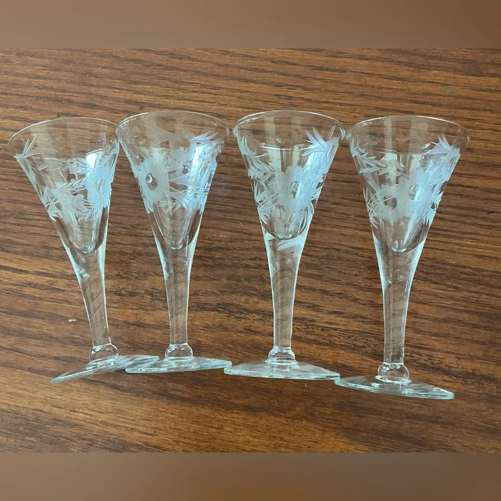 Set of 4 vintage trumpet-shaped sherry glasses